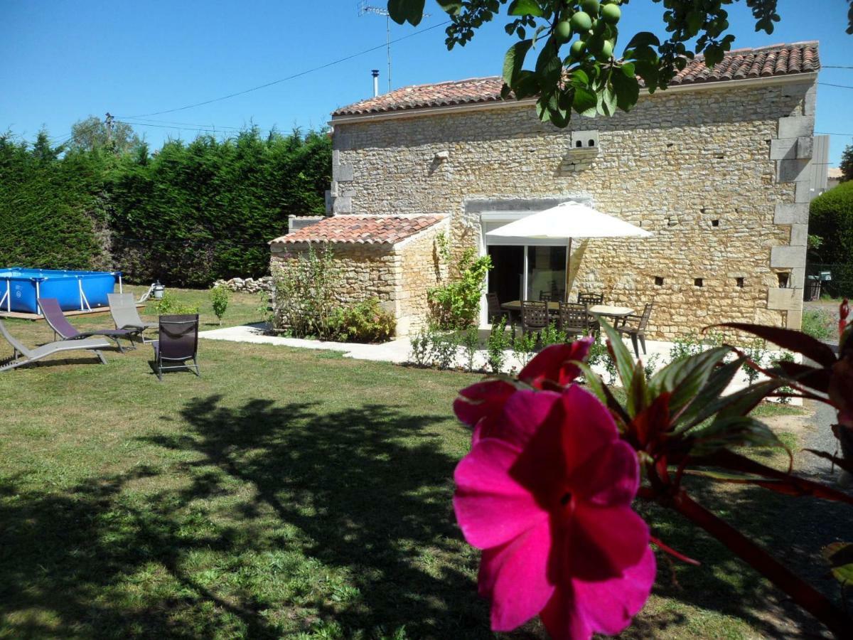 Gite " Les Tourterelles" Thaims Exterior photo